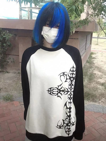 Black and White Colorblock Design Tattoo Cross Graphic Sweatshirt
