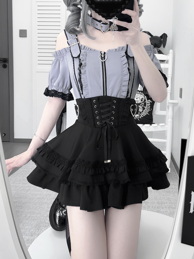 Jirai Kei Heart Buckles Lace-up Front and Back Black Tiered Skirt