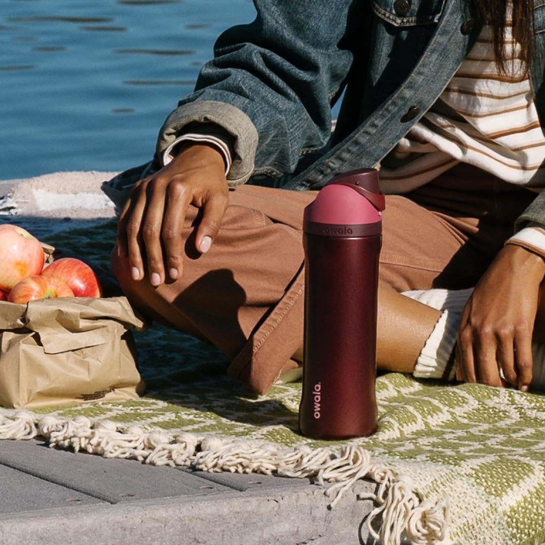 Owala FreeSip Insulated Stainless Steel Water Bottle with Straw for Sports, Travel, and School BPA-Free Sports Water Bottle, 24 oz, Beach House