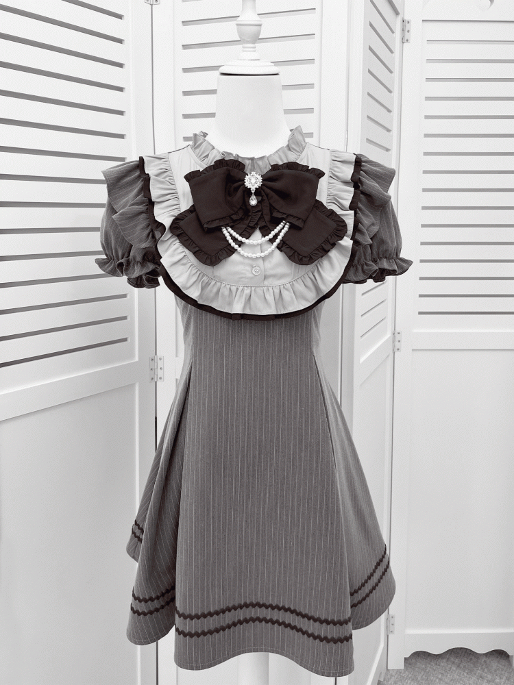 Jirai Kei Ruffle Neckline Puff Sleeves Gray Striped Dress with Free Bowtie