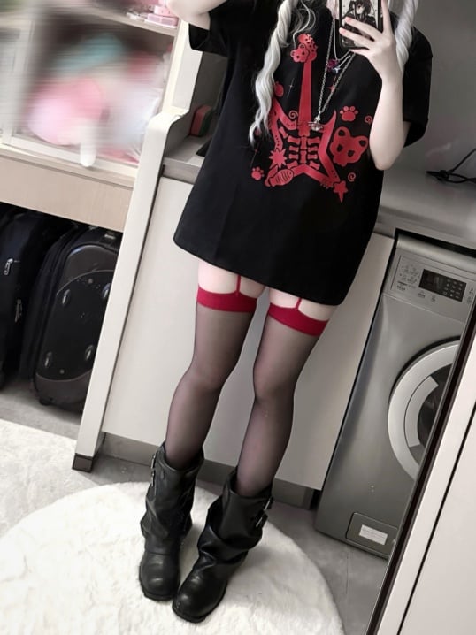 Black and Red Punk Rock Guitar Print Jirai Kei T-Shirt with Guitar Pick Necklace