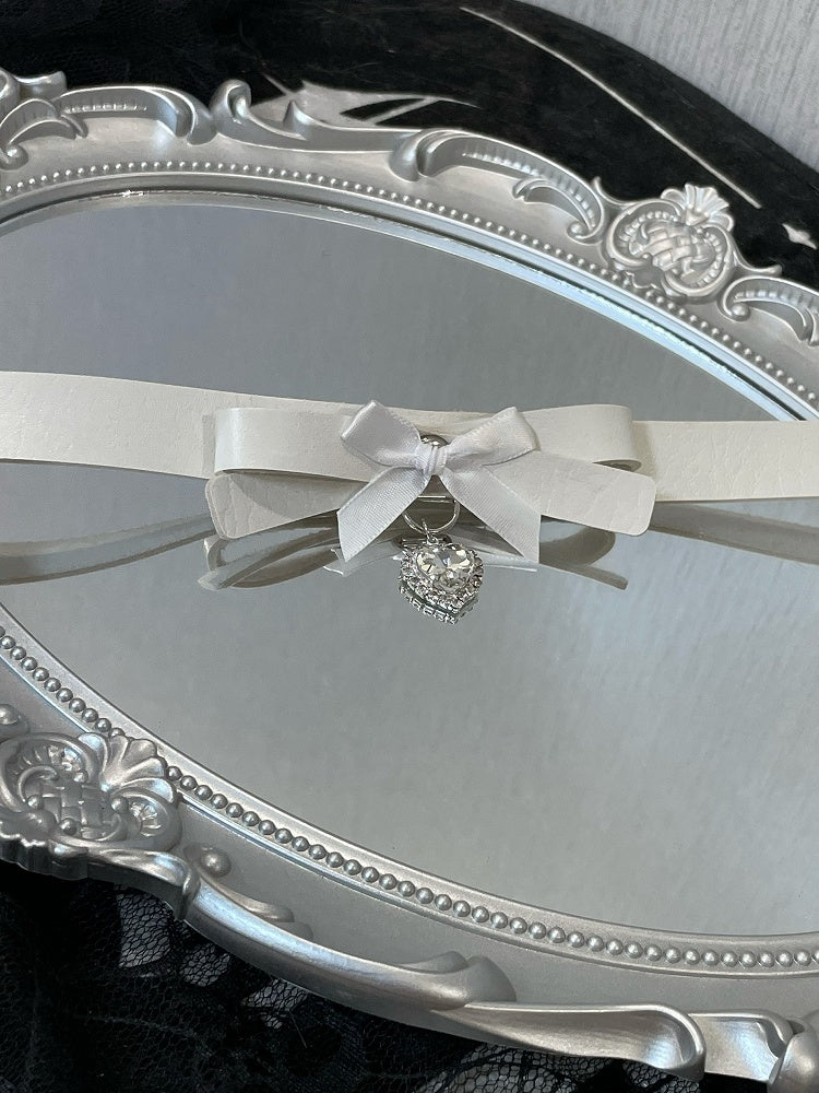 Black/White Rhinestone Heart Pendant Bowknot Design Choker