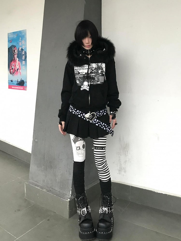 Black Y2K Zip-up Hoodie with Faux Fur Trim and Graphic Print