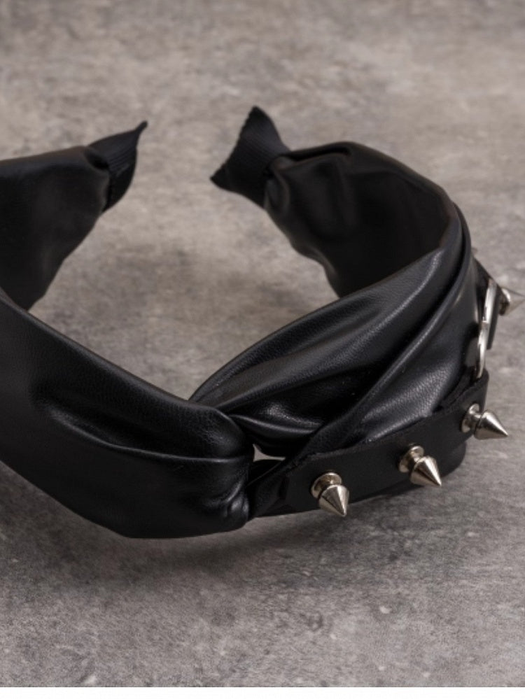 Black Gothic Criss-cross Heart Decorated Studs Design KC