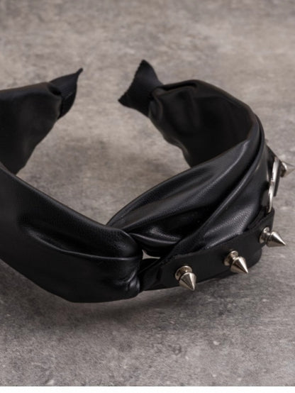 Black Gothic Criss-cross Heart Decorated Studs Design KC