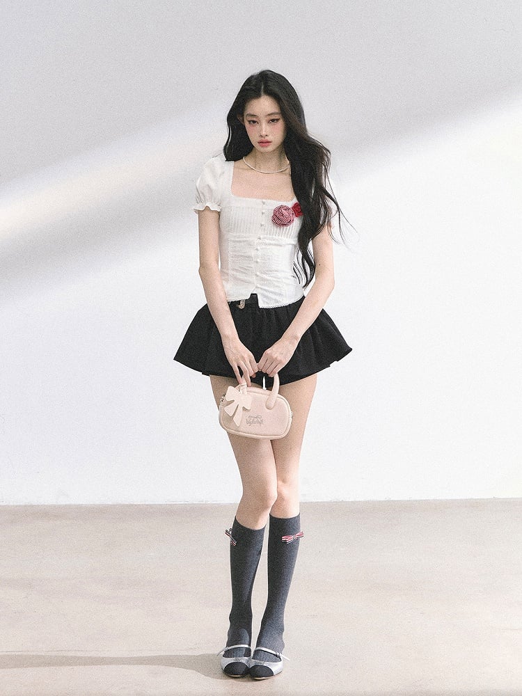 White Square Neckline and Short Puff Sleeves Floral Decorated T-shirt