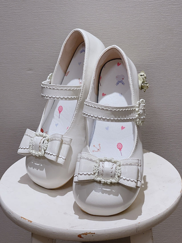 White Elegant Lolita Mary Janes with Round Toe Design, Bow at Top & Vintage Frame Details