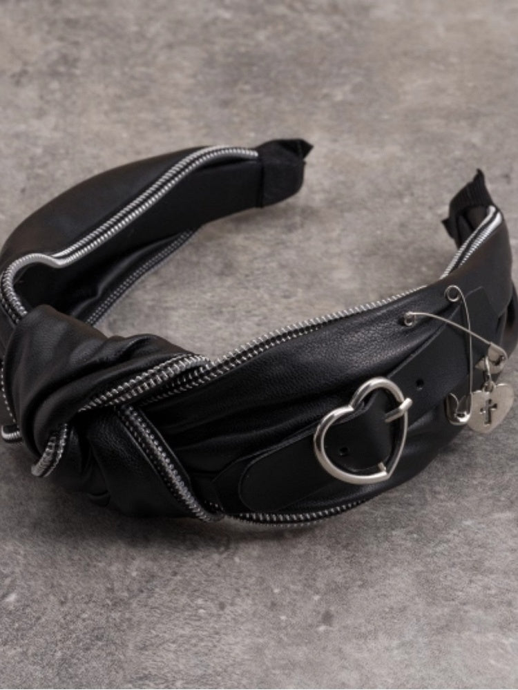 Black Knot With Heart Buckle Decorated Pins Design KC