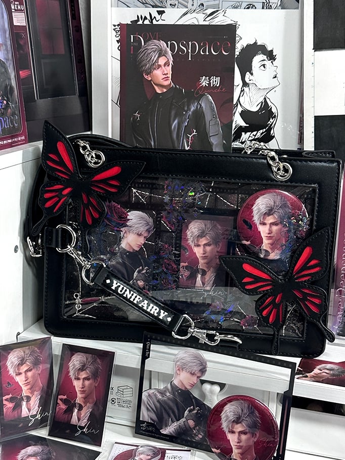 Red Ita Shoulder Bag with Gold Butterfly and Spiderweb Details – Small Capacity