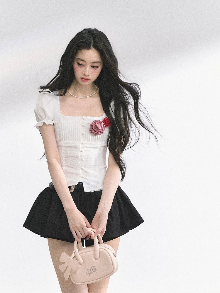 White Square Neckline and Short Puff Sleeves Floral Decorated T-shirt