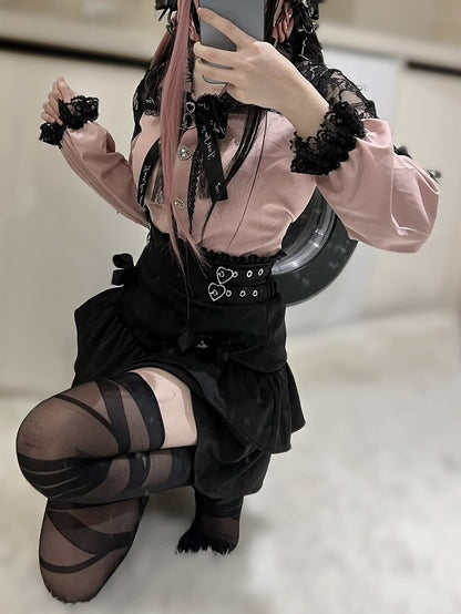 Jirai Kei Black Heart Buckles Bowknot and Rhinestone Accents Tiered Skirt