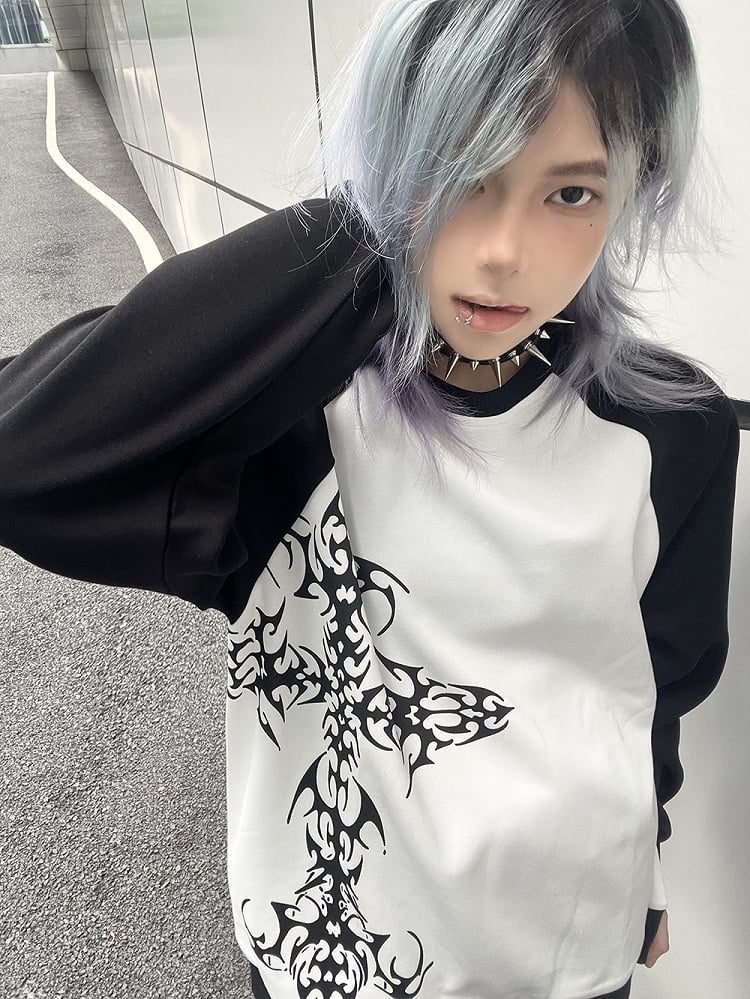 Black and White Colorblock Design Tattoo Cross Graphic Sweatshirt
