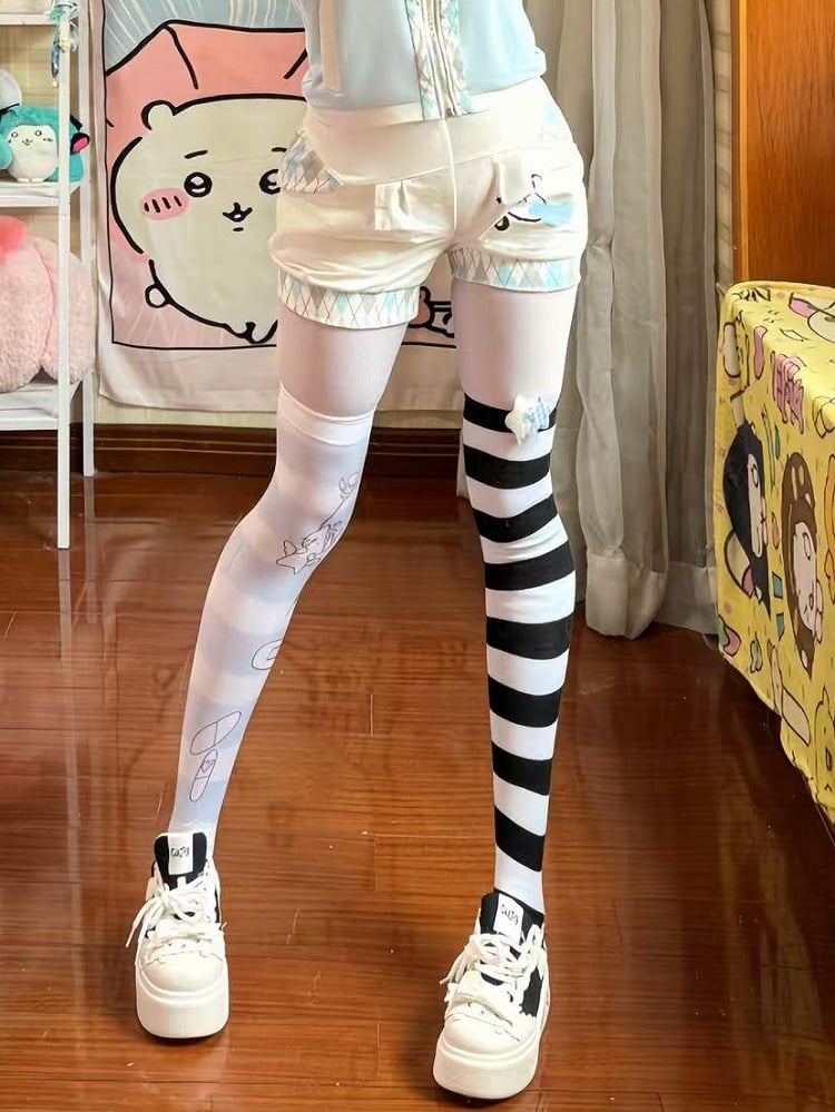 White Miusic Note Print Diamond Pattern Shorts