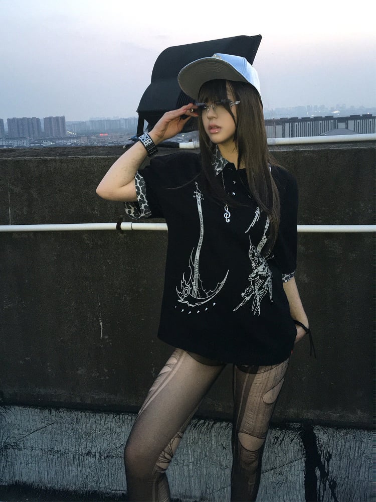 Black Y2K Punk T-Shirt with Subcultural Print & Leopard Collar