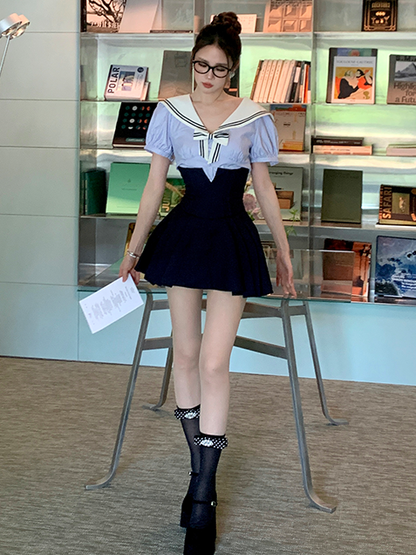 Black/White Polka-dot Pattern Bowknot Calf Socks