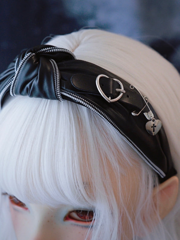 Black Knot With Heart Buckle Decorated Pins Design KC