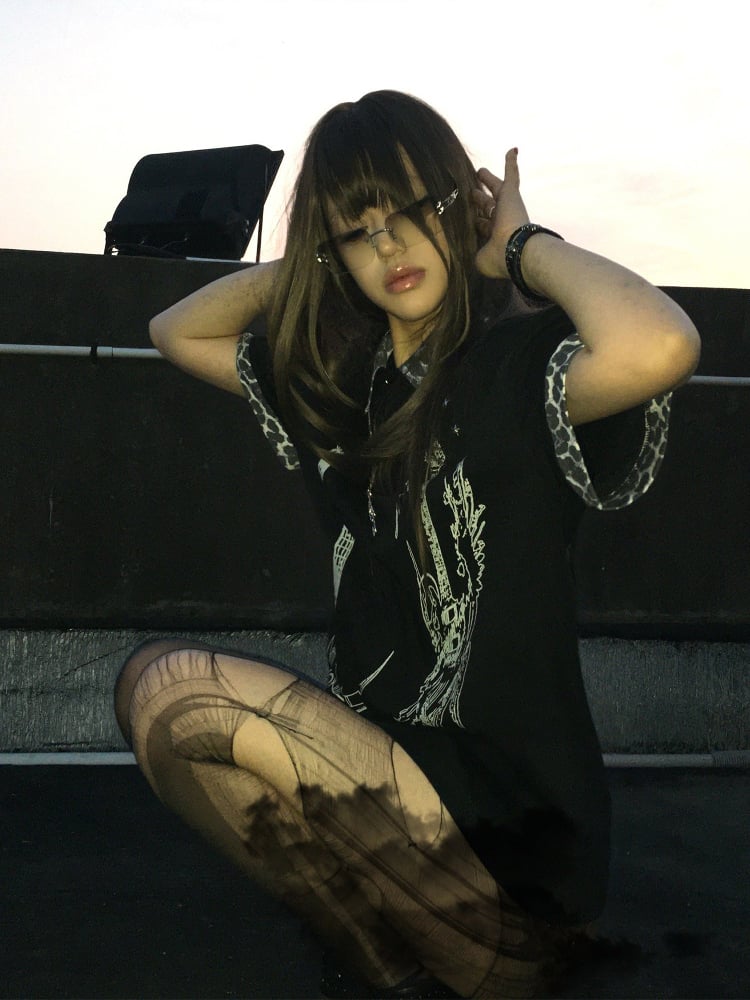 Black Y2K Punk T-Shirt with Subcultural Print & Leopard Collar