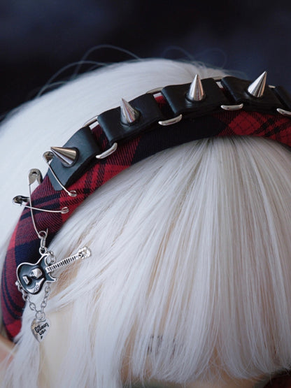 Black And Red Plaid Pattern Buckle With Studs Guitar Charm Design KC