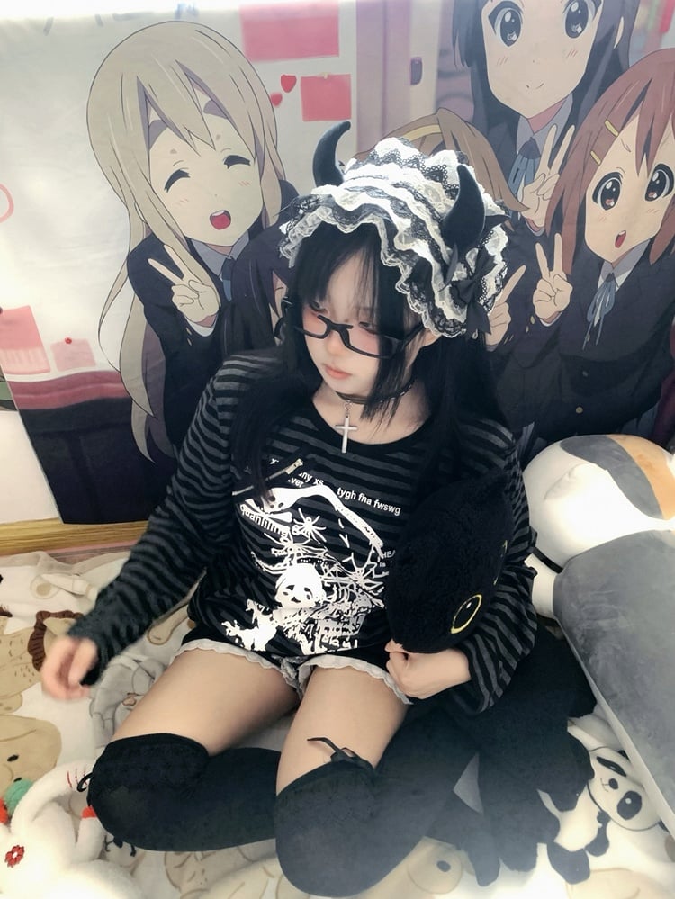 Black & Gray Stripe Pattern Skeleton Print Long Sleeves Punk T-shirt