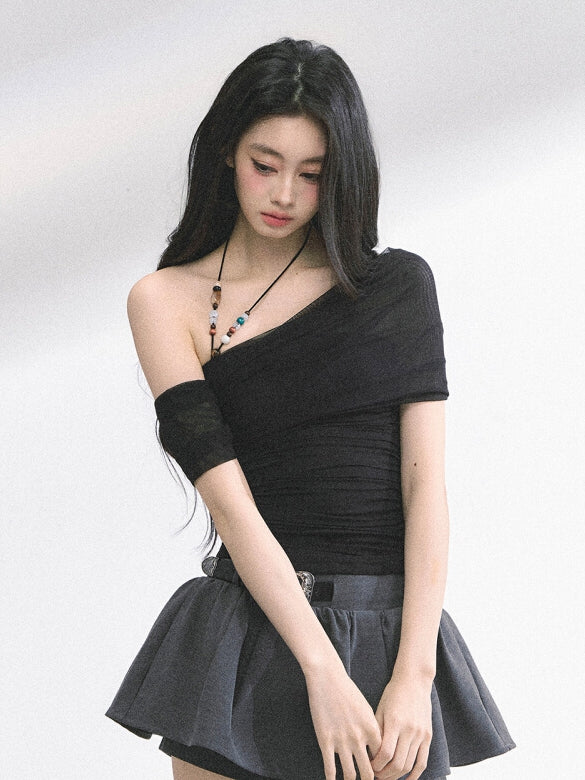 White/Black Asymmetrical Neckline Slim-fitting T-shirt Beaded Halter Top