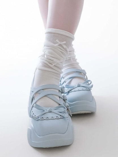 Blue Knotted Bow at Top Crisscross Design Platforms