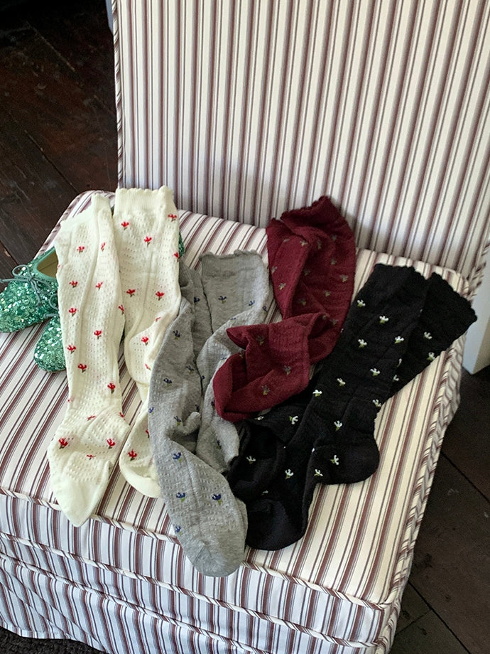 Gray/White/Wine Red/Black Floral Pattern Under-knee Stockings