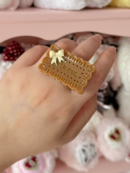 White/Brown Bowknot Decorated Chocolate Ring