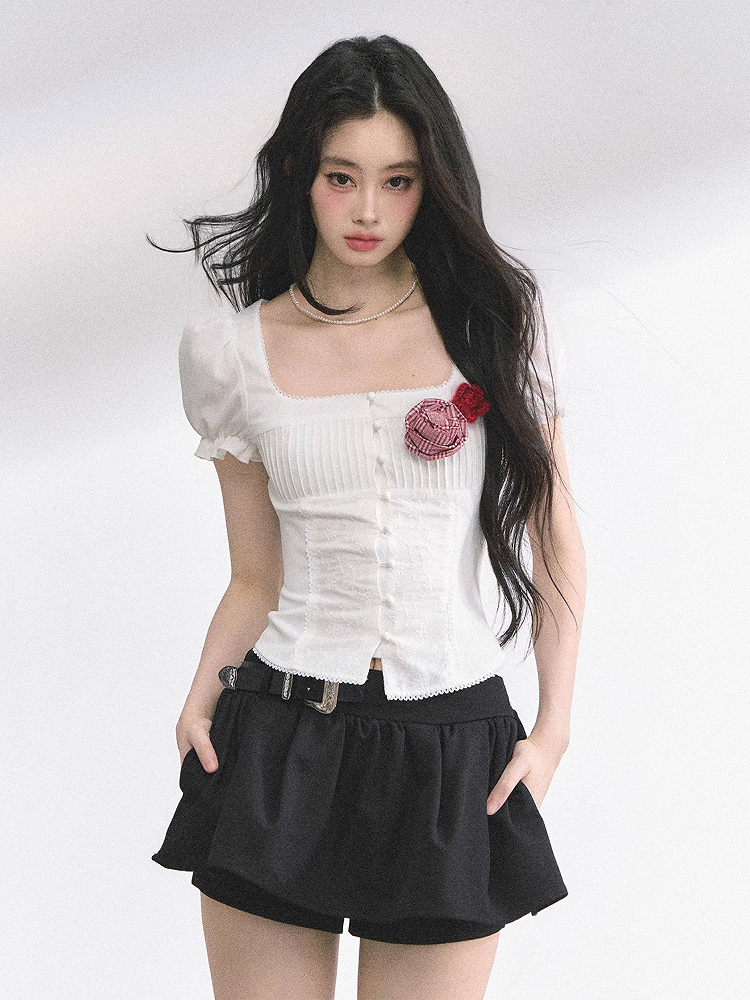 White Square Neckline and Short Puff Sleeves Floral Decorated T-shirt
