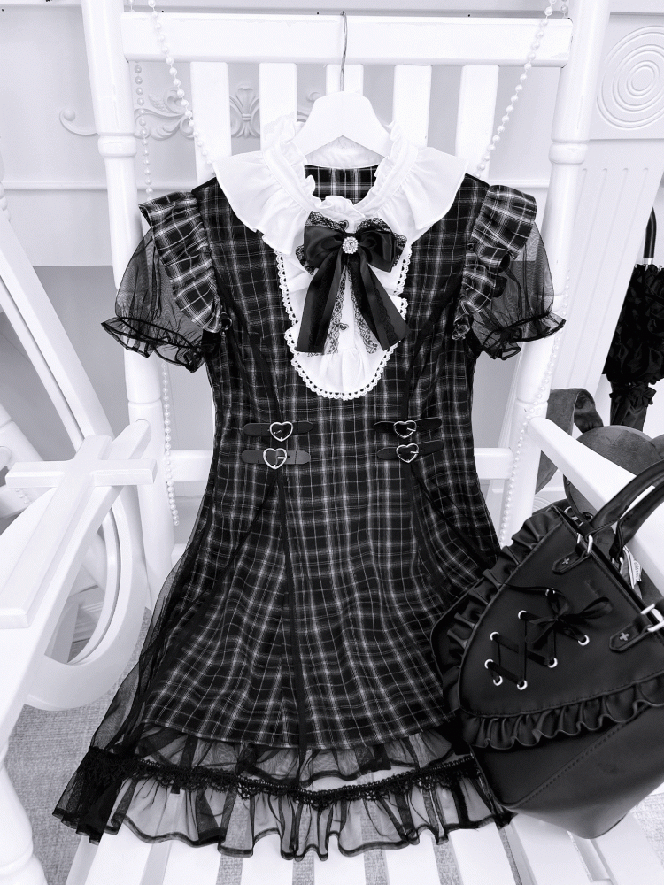 Jirai Kei Flutter Sleeves Heart Buckles Waist Black Plaid Dress with Mesh Overlay
