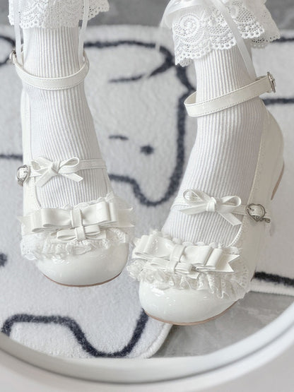 Low-heel White Mary Janes in PU with Ruffled Lace Edging & Bow Accents