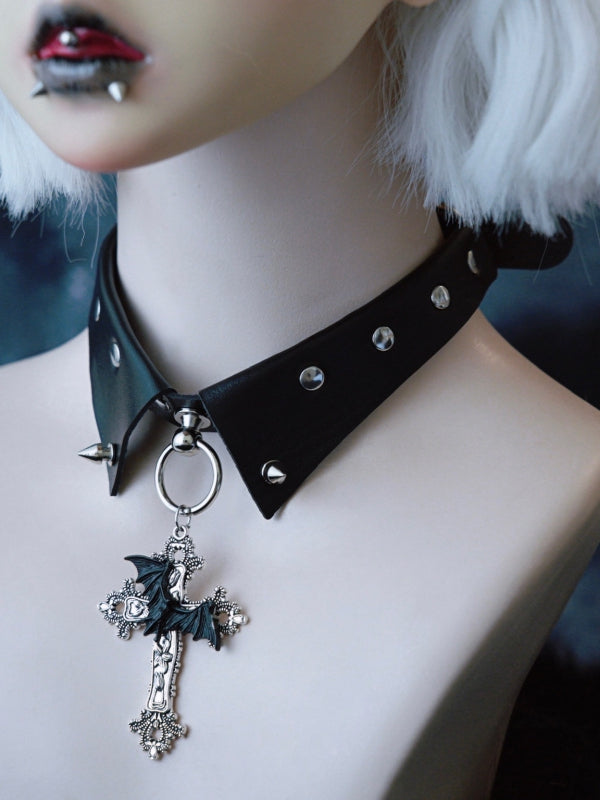 Black&Silver Gothic Bat Decorated Cross Pendant Studs Design Buckle Choker