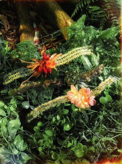 Fairy Goth Red / Green Flower Choker