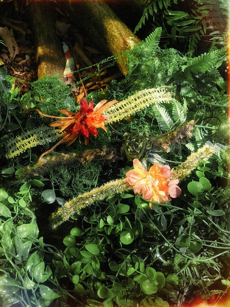 Fairy Goth Red / Green Flower Choker