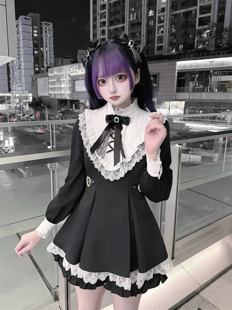 Jirai Kei Black & White Two-Piece Set | Lace Trim Top with Heart Buckles Waist & Matching Shorts