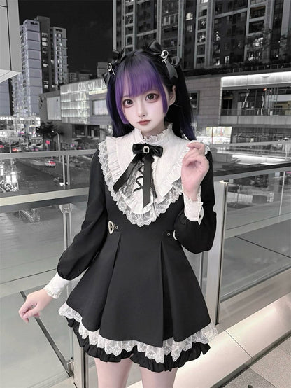 Jirai Kei Black & White Two-Piece Set | Lace Trim Top with Heart Buckles Waist & Matching Shorts