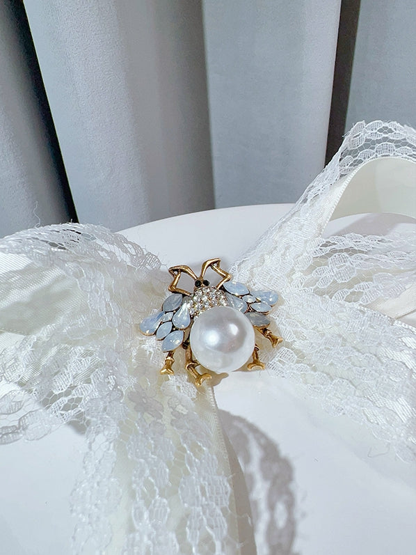 White Rhinestone And Beaded Decorated Bee Design Bowknot Brooch