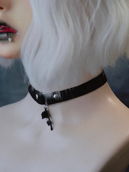 Black Gothic Studs Decorated Rosette Pendant Choker