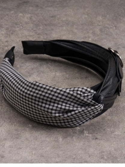 Black Gothic Plaid Pattern With Double Heart Buckles Decorated KC