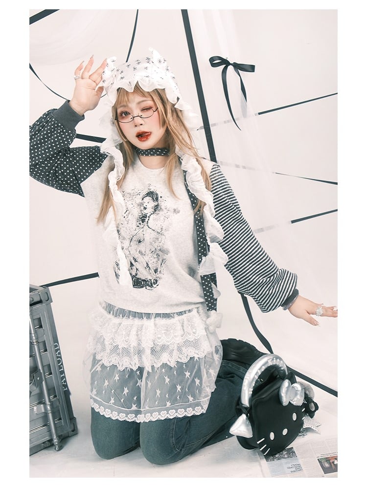 Plus Size Y2K White Anime Girl Print Top with Striped & Polka Dot Sleeve