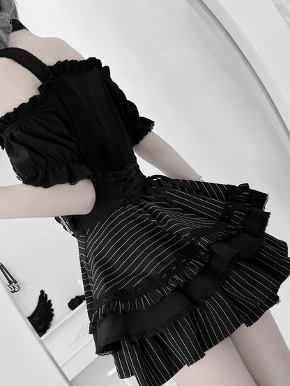 Jirai Kei Heart Buckles Lace-up Front and Back Black Striped Tiered Skirt