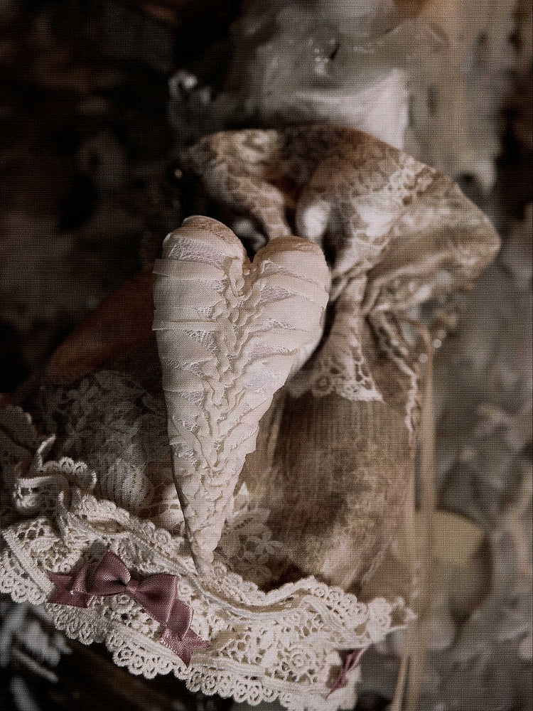 Lace and Bow Accents Vintage Drawstring Top Hand Bag with Heart Pin