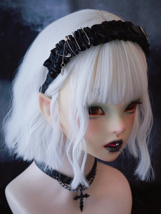 Black Gothic Ruffle Trim Heart Buckle Decorated Pins Design KC