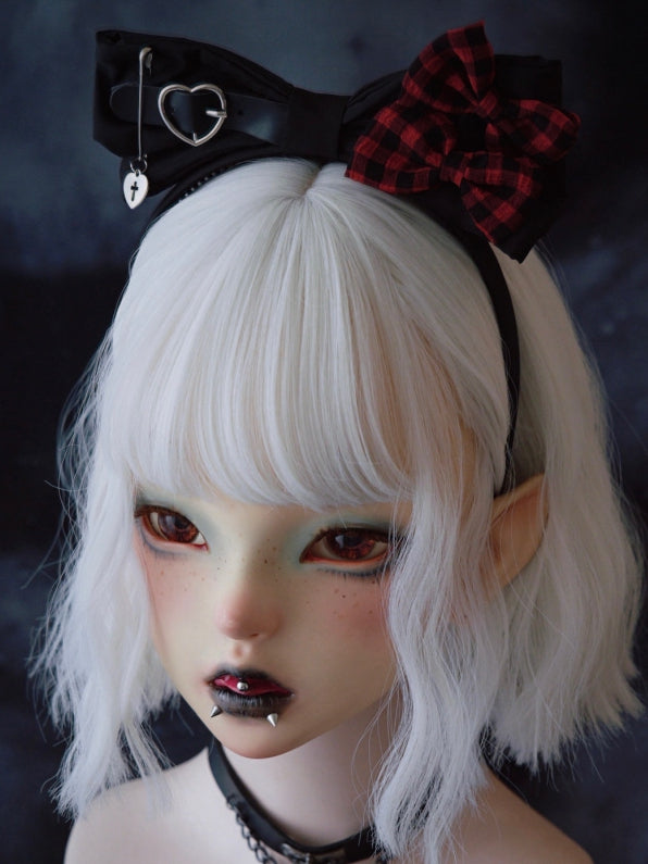 Black Bowknot With Heart Details KC