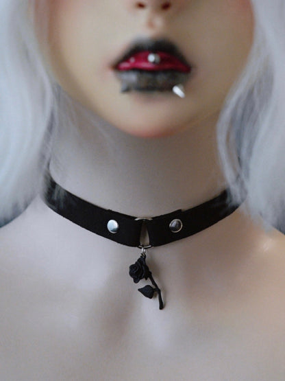 Black Gothic Studs Decorated Rosette Pendant Choker