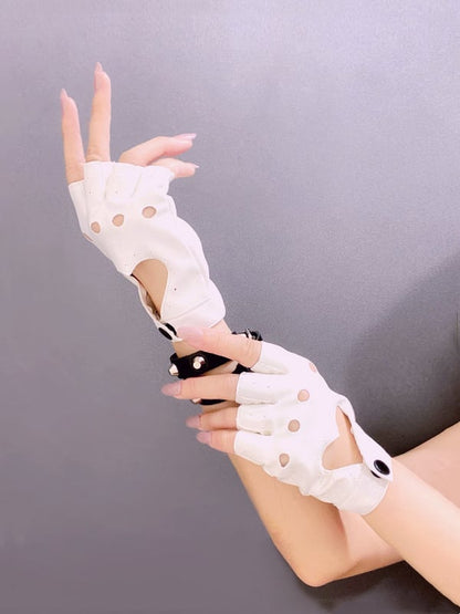 Heart-shaped Cutout Black/White PU Gloves