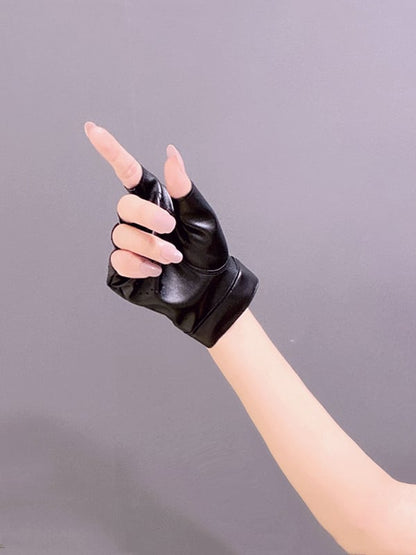 Heart-shaped Cutout Black/White PU Gloves