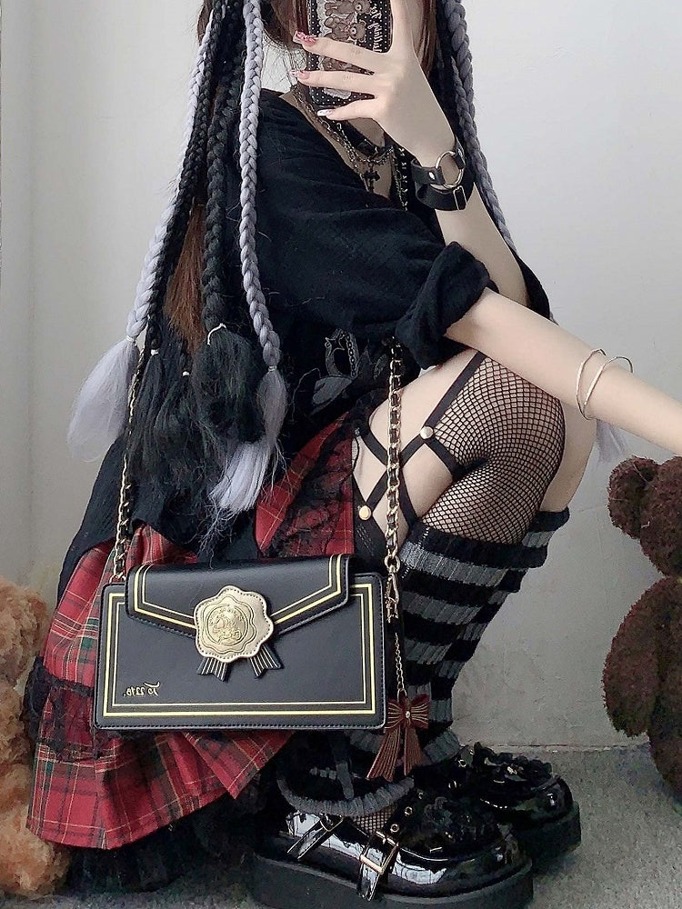 Rose Design Black Envelope Shaped Crossbody Ita Bag