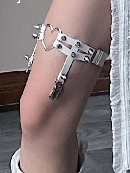 Black/White Heart Ring Sharp Studs Garter