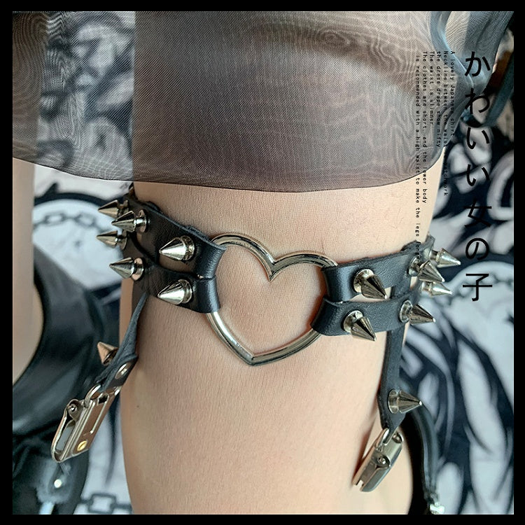 Black/White Heart Ring Sharp Studs Garter