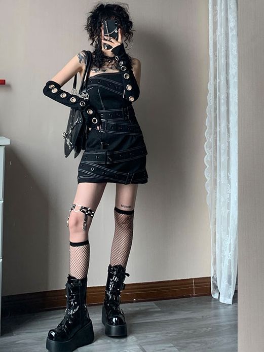 Buckles Decorated Strapless Black Dress Music Festival Outfits